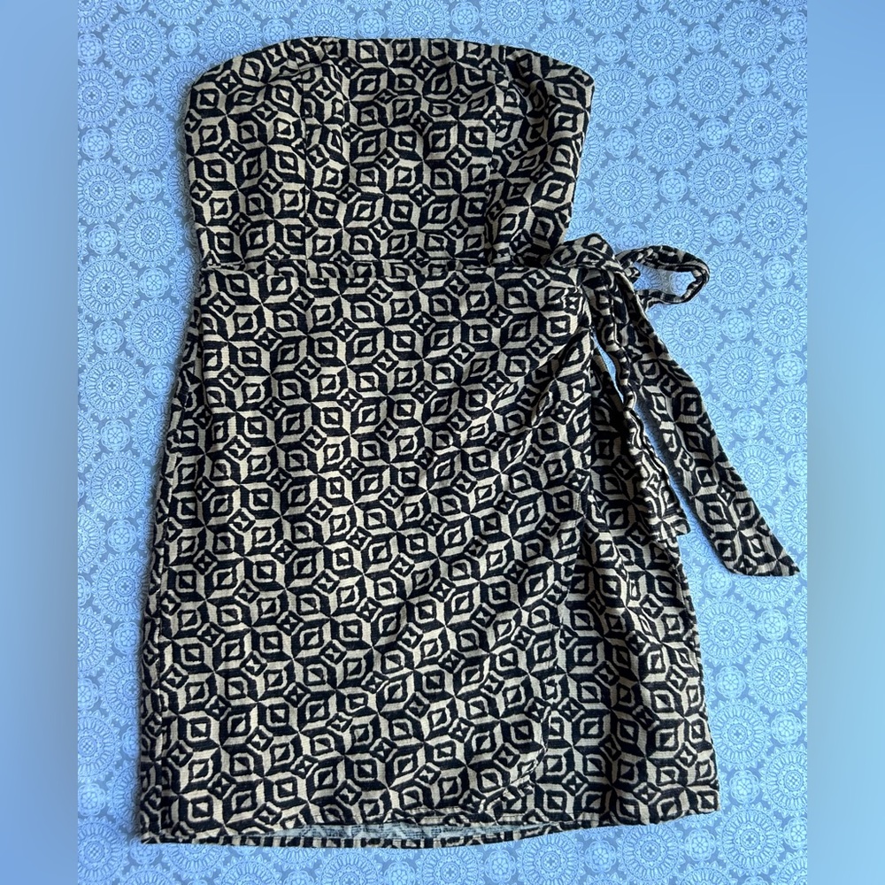 Women Urban outfitters strapless wrap pattern dress